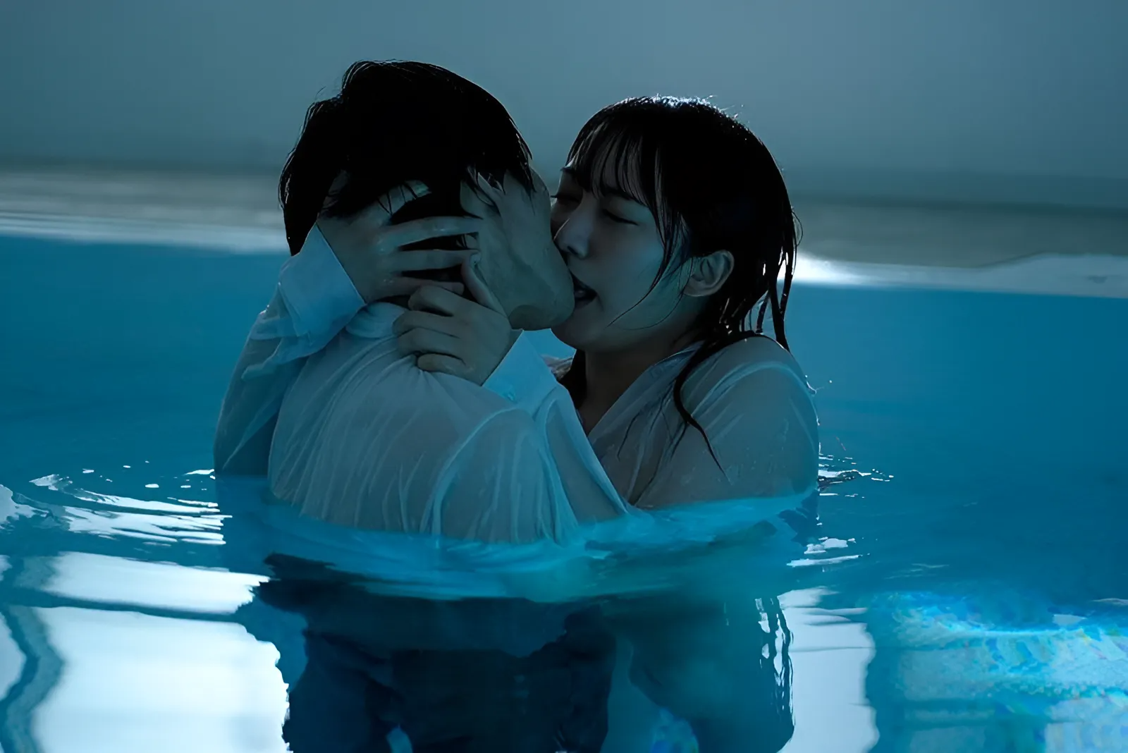 HMN-452 Natigil sa swimming pool kasama ang isang malibog na babaeng mag-aaral