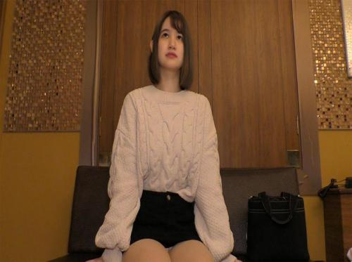 Il supereroe mascherato osserva una bella ma un po' ingenua ragazza del settore Il supereroe mascherato osserva una bella ma un po' ingenua ragazza del settore
