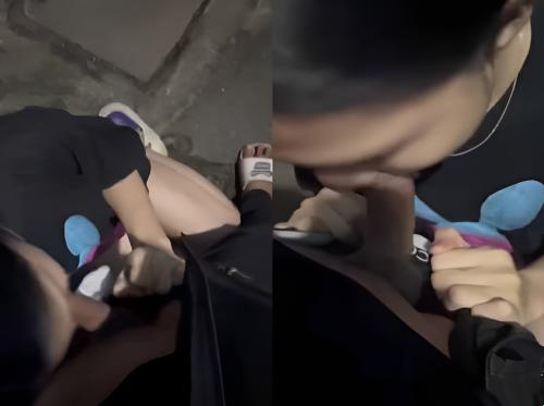Dalhin mo ako sa kapitbahayan para sipsipin ang aking titi para lumamig Dalhin mo ako sa kapitbahayan para sipsipin ang aking titi para lumamig