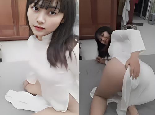 Ao dai teen cerca di compiacere il suo ragazzo Ao dai teen cerca di compiacere il suo ragazzo